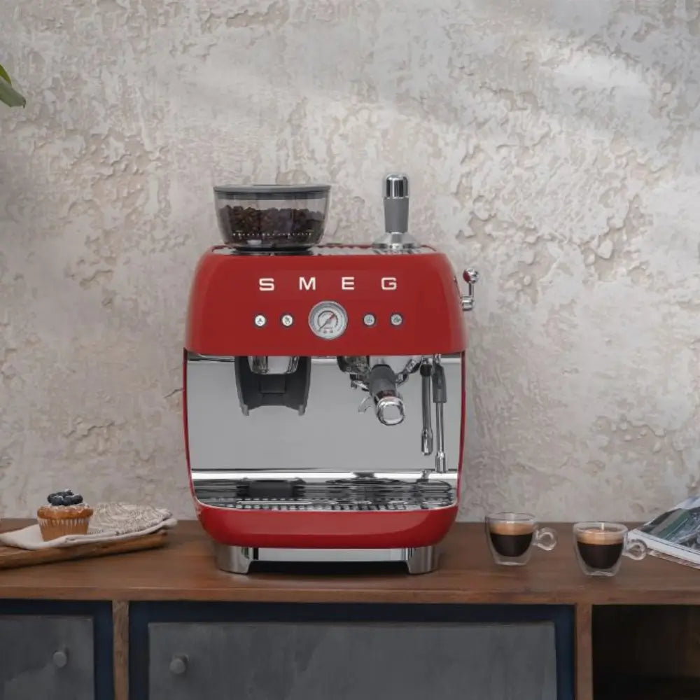 Front view of the SMEG 50's Style espresso machine with built-in grinder and 20 bar pump in gloss red.