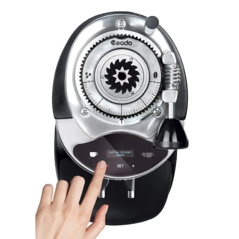 Top-down view demonstrating the Quick Set worm gear mechanism on the Ceado E37K for precise, stepless grind adjustment.